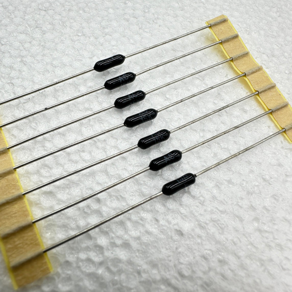 RC55 - MULTIPLE VALUES Metal Film Resistors 1/4W Military Spec