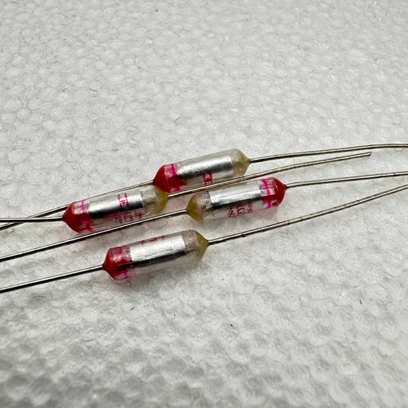 464pf Axial Polystyrene Capacitor 160V 3% .46nf