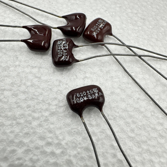 5 PACK 620pf 300v 5% Silver Mica Capacitors SAHA .62nf