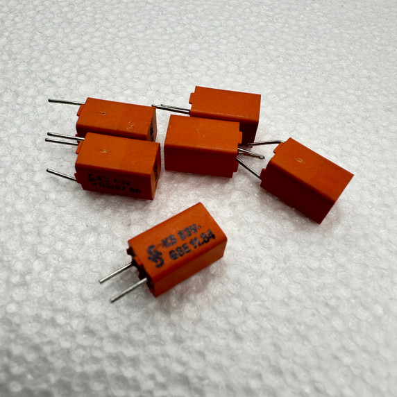 12050pf .012uf Siemens B31531 Radial Polystyrene Foil Capacitor 63V 1% 12.1nf 12n1