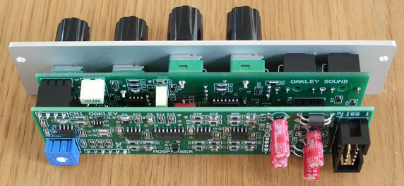 The 6HP Oakley Sound MOSPhaser is a six-stage, 1970s-inspired phaser featuring five variable all-pass filter stages that utilize a single 4009UBM CMOS IC for simplified, matched-component construction.