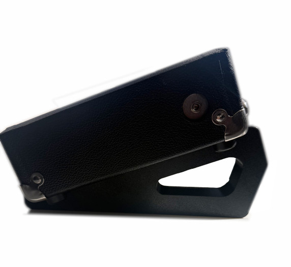 The synthCube angled desktop stand is an angled stand / gear holder designed for a modular case, production boxes, etc.