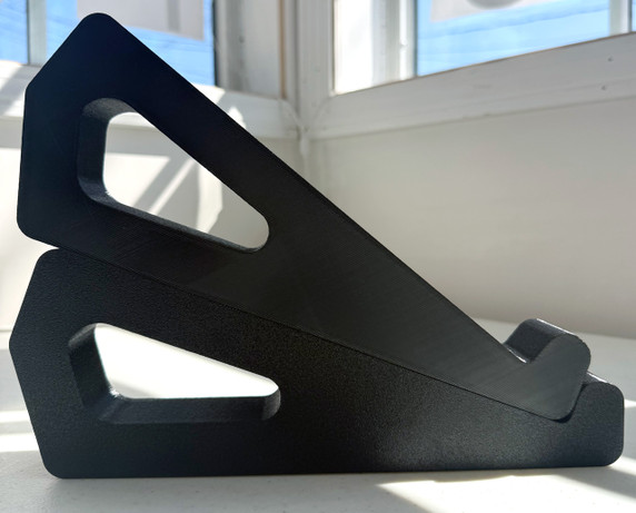 The synthCube angled desktop stand is an angled stand / gear holder designed for a modular case, production boxes, etc.