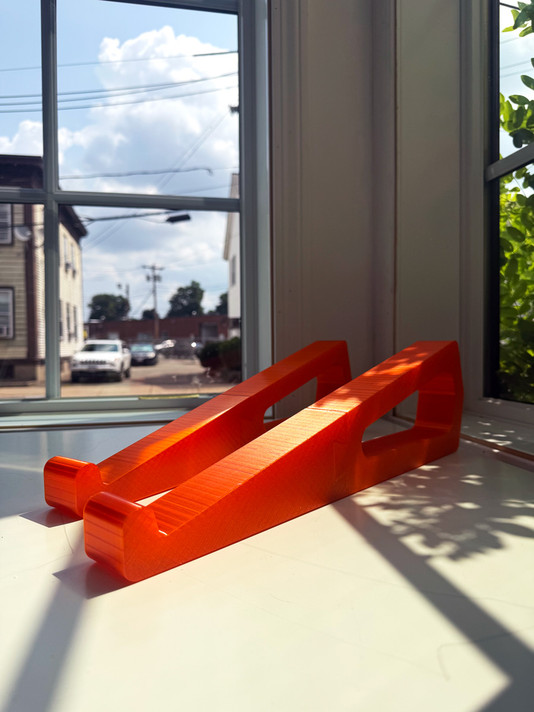 synthCube Angled Desktop Stand