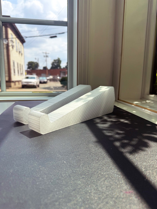 synthCube Angled Desktop Stand