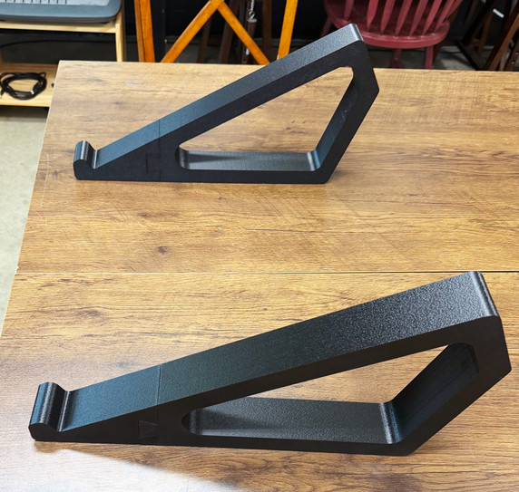 synthCube Angled Desktop Stand