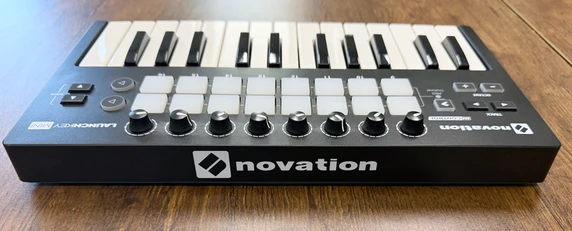 Novation Launchkey Mini MK2 25-key USB MIDI keyboard controller with 16 multi-color backlit drum pads and 8 knobs