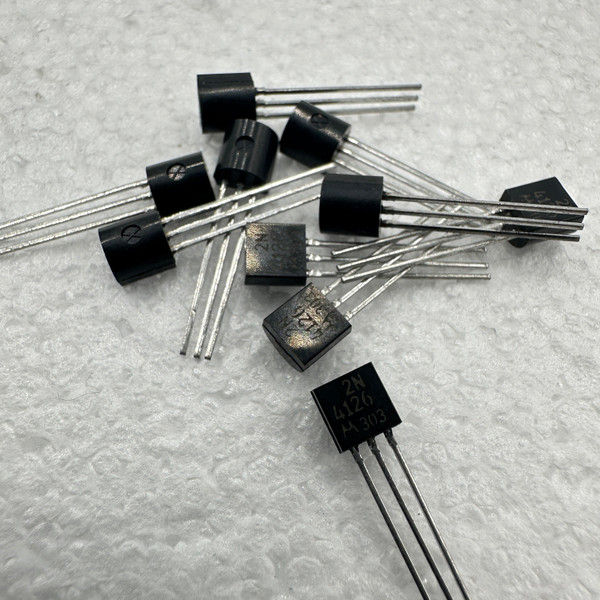 Transistor ジングルフィン ブラウン 2N4126 Silicon Transistor, TO-92, Motorola - Small Bear