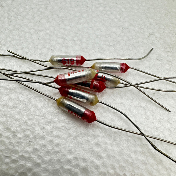 619pf Axial Polystyrene Capacitor 160V 3% .62nf