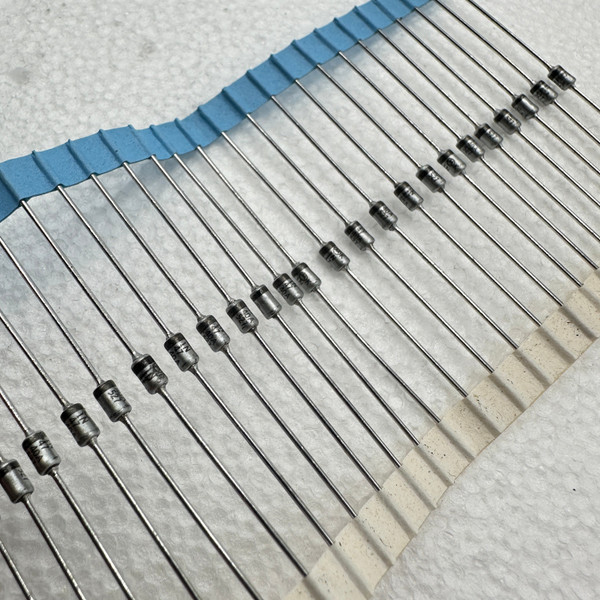 1N4740A 10V Zener Diode, DO-35, Motorola