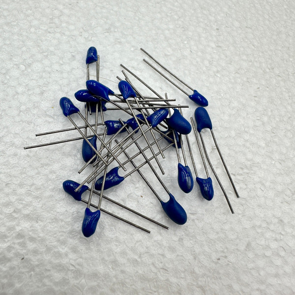 .47uf 35v 10% Radial Tantalum Capacitor, House Blue 470nf