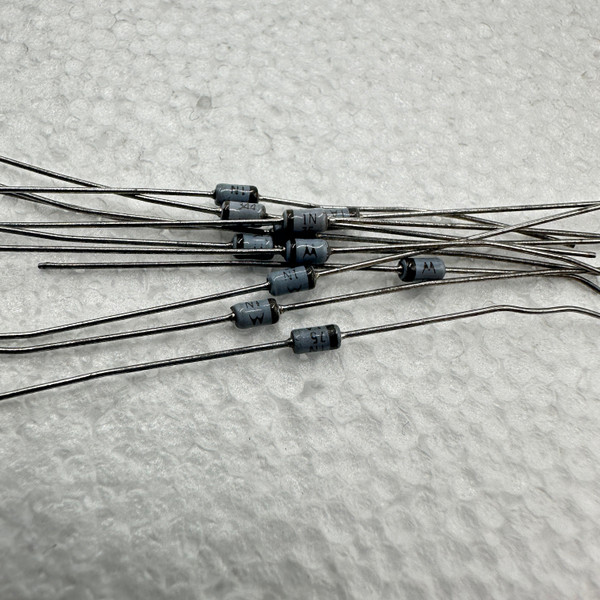 1N751A 5.1V Zener Diode, DO-35, Motorola