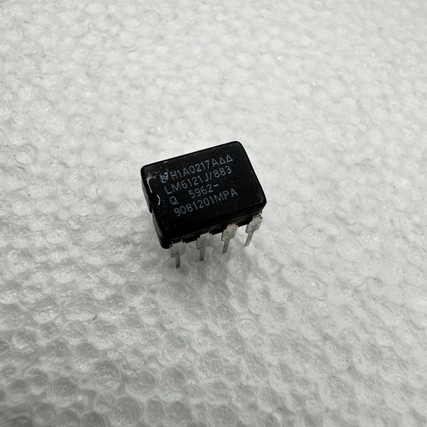 LM6121J / 883 CDIP-8 Op-Amp