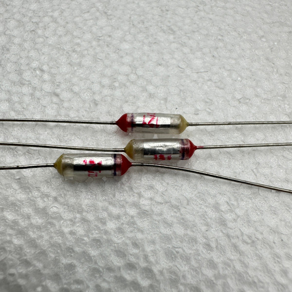 121pf Axial Polystyrene Capacitor 630V 3% .12nf