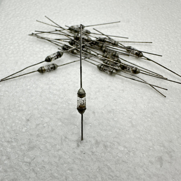 D18 Glass NOS Russian Soviet Military Germanium Diode