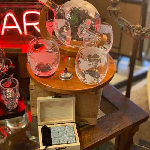 Etched World Decanter Car Globe W/4 World Map Glasses Etched World Decanter Car Globe W/4 World Map Glasses