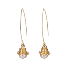 Ladies Teardrop Bulb Pearl Earrings in Gold Plated Ladies Teardrop Bulb Pearl Earrings in Gold Plated