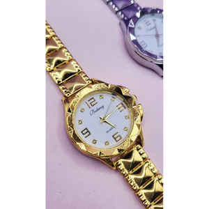 Metallic Round Quartz Watch