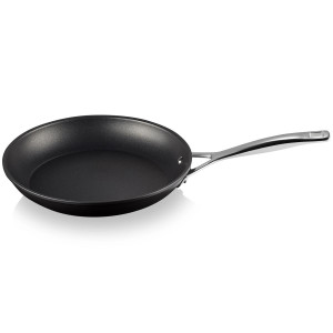 Le Creuset 26cm Toughened Non-Stick Shallow Frying Pan Le Creuset 26cm Toughened Non-Stick Shallow Frying Pan
