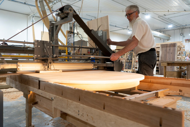 Dining Table Edges: How Shape Changes the Look and Feel