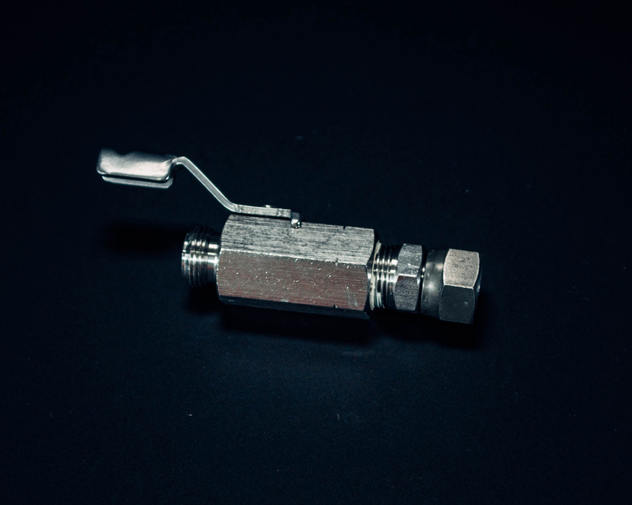 Hosco Fitting 3/8" NPS(M) X 3/8" NPS(F)