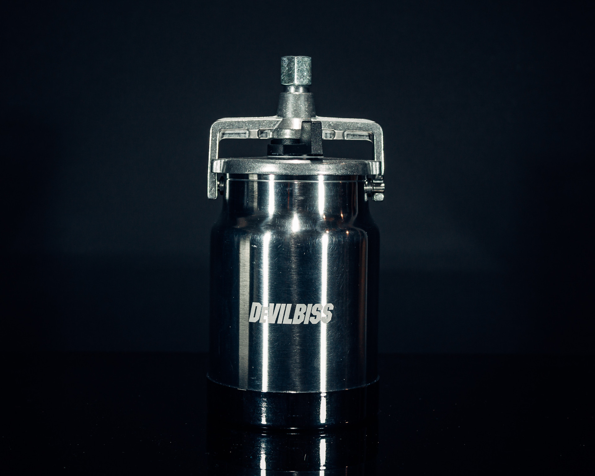 Binks Model 2100 Spray Gun with 1 Quart Drip Proof Cup