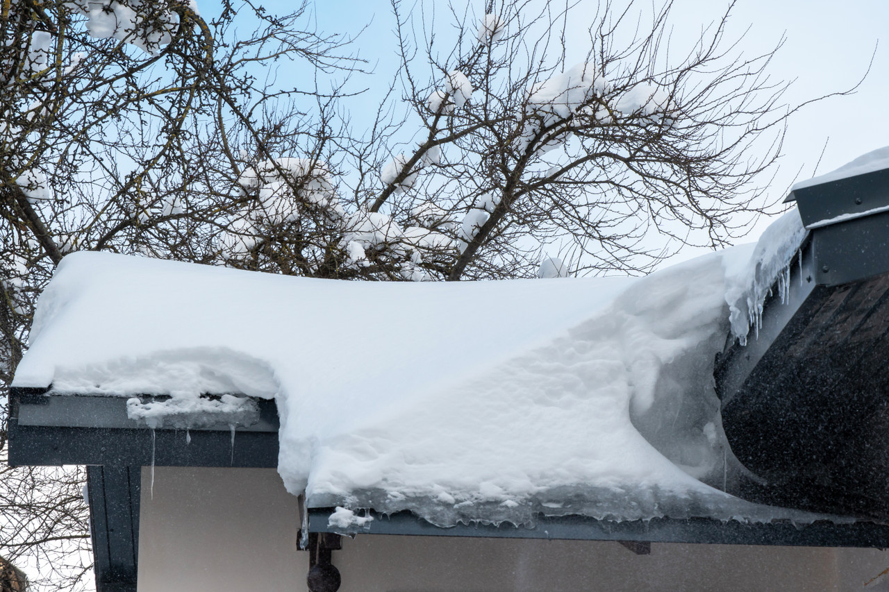 How to Stop Snow From Sliding Off Metal Roof Top 5 Solutions
