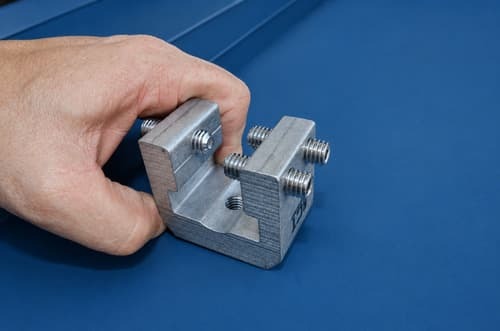 Set screws installed in RoofClamp
