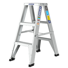 Bailey Trade Lyte double-sided stepladder, 3 steps, 0.9m tall.
