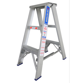 Aluminium double-sided step ladder, 0.9M high, 180KG capacity.