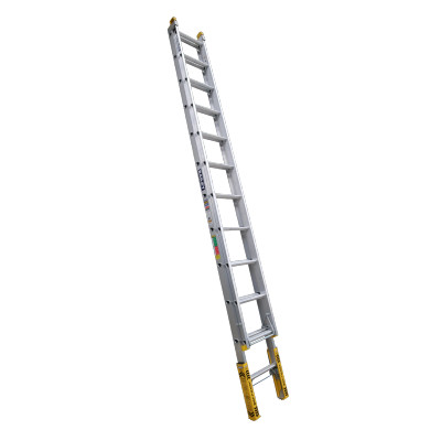 Aluminium extension ladder with 12 rungs and automatic leg levelers.
