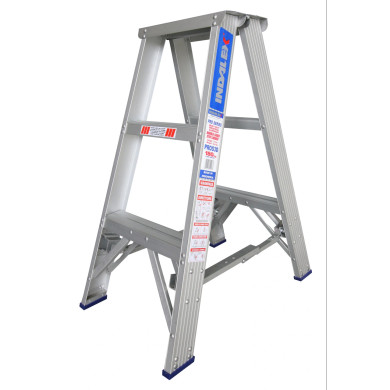 Aluminium double-sided step ladder, 0.9M high, 180KG capacity.