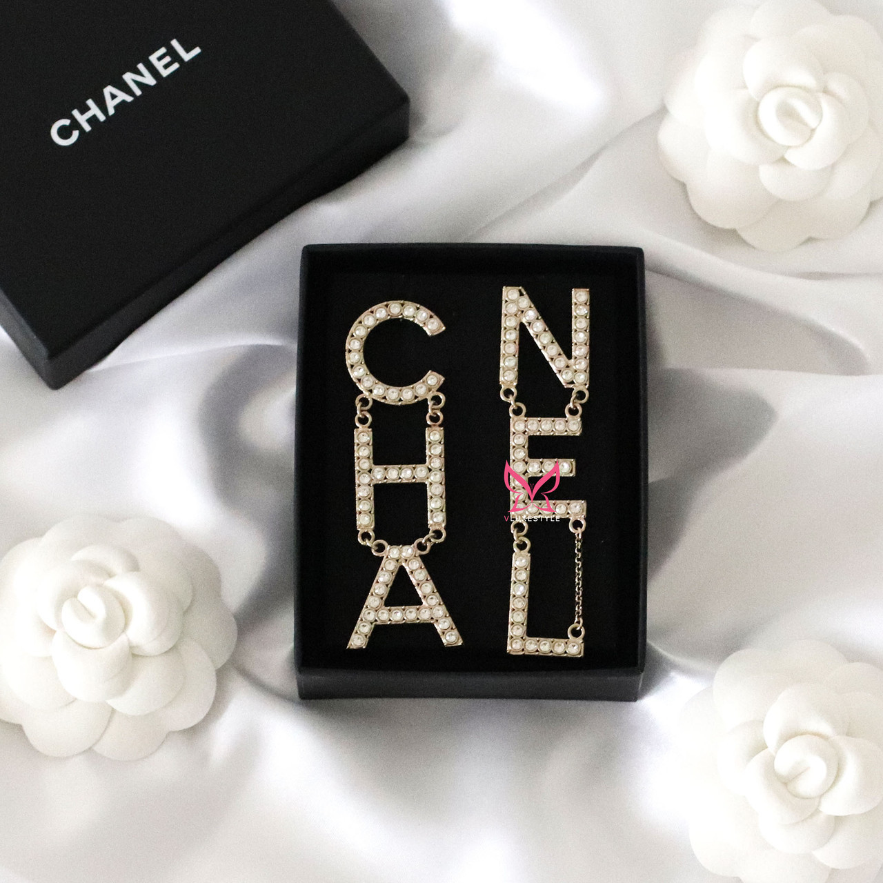 Chanel 20B CHA NEL dangle crystal earrings light gold hardware