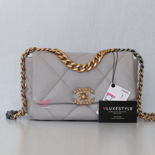 VAN CLEEF 
ARPELS Chanel Small/Medium 19 Flap 21A Gray Lambskin with multi-tone hardware 