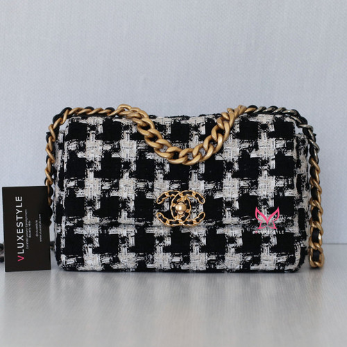 VAN CLEEF 
ARPELS Chanel Small/Medium 19 Flap 20S Houndstooth Tweed with multi-tone hardware 