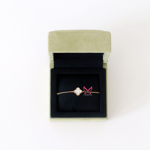 VAN CLEEF 
ARPELS Van Cleef 
Arpels Sweet Alhambra Bracelet  Mother of Pearl 18K Yellow Gold 