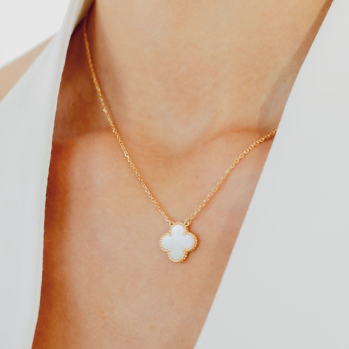 VAN CLEEF 
ARPELS Vintage Alhambra 18K Yellow Gold Mother of Pearl Pendant Necklace 