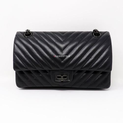 VAN CLEEF 
ARPELS Chanel Reissue So Black Chevron Calfskin with shiny black hardware size 225 