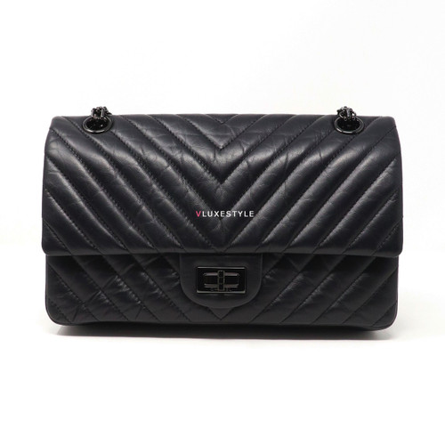 VAN CLEEF 
ARPELS Chanel Reissue Chevron So Black with shiny black hardware size 225 