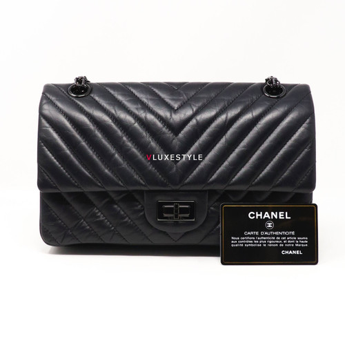 VAN CLEEF 
ARPELS Chanel Reissue Chevron So Black with shiny black hardware size 225 