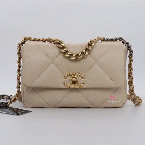 VAN CLEEF 
ARPELS Chanel Small 19 Flap 20A Beige Goatskin with mixed hardware 