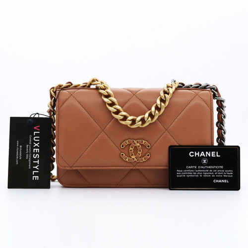 VAN CLEEF 
ARPELS Chanel 19 Wallet on Chain 21P Dark Brown/Caramel Lambskin with mixed hardware 