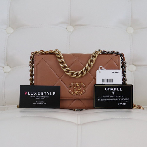 VAN CLEEF 
ARPELS Chanel 19 Wallet on Chain 21P Medium Brown/Caramel Lambskin with mixed hardware 