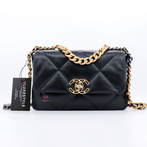 VAN CLEEF 
ARPELS Chanel Small/Medium 19 Flap 20K Black Goatskin with mixed hardware 