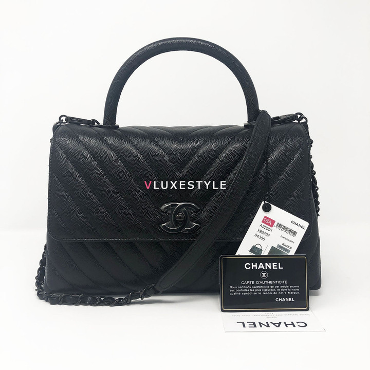 VAN CLEEF 
ARPELS Limited Edition 18A Coco Handle So Black in Small 