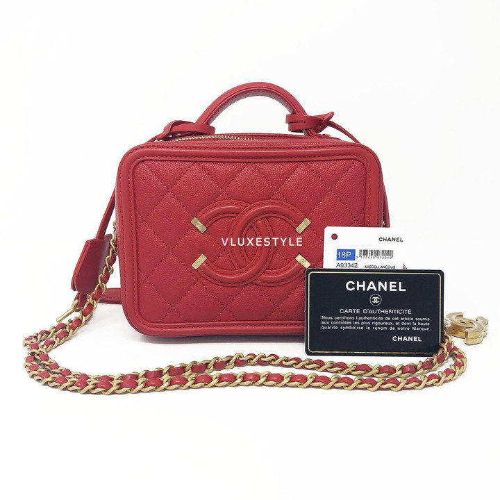 VAN CLEEF & ARPELS Chanel 18P Small Filigree Vanity Case Red Quilted caviar with aged gold hardware 