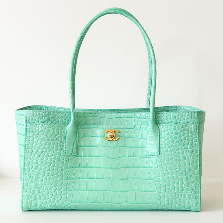 CHANEL Small Cerf Shopping Bag 26S Mint Green Croc Embossed Calfskin Gold Hardware 