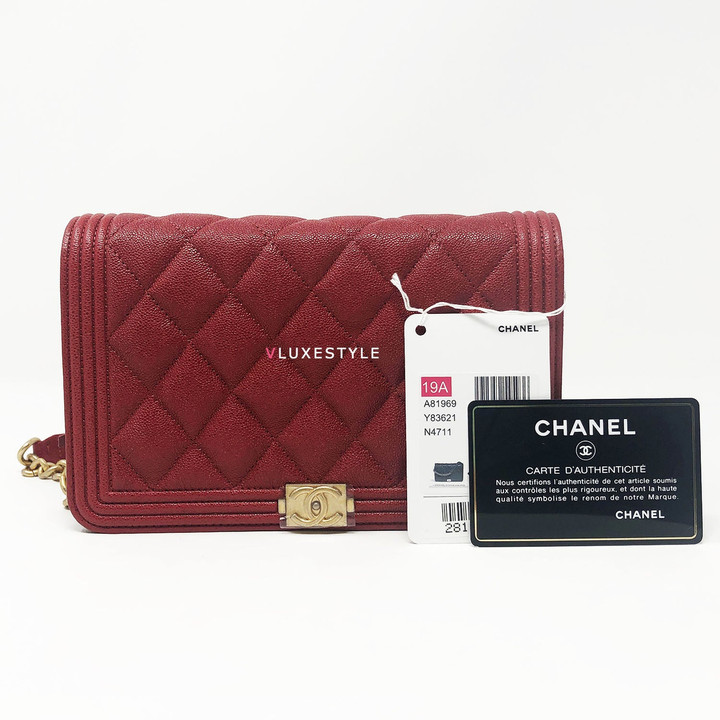 VAN CLEEF 
ARPELS Chanel 19A Boy Wallet on Chain Red Caviar with brushed gold hardware 