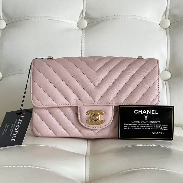 VAN CLEEF & ARPELS Chanel Classic Mini Rectangular 17C Light Pink Chevron Calfskin with brushed gold hardware  ⁣⁣ 