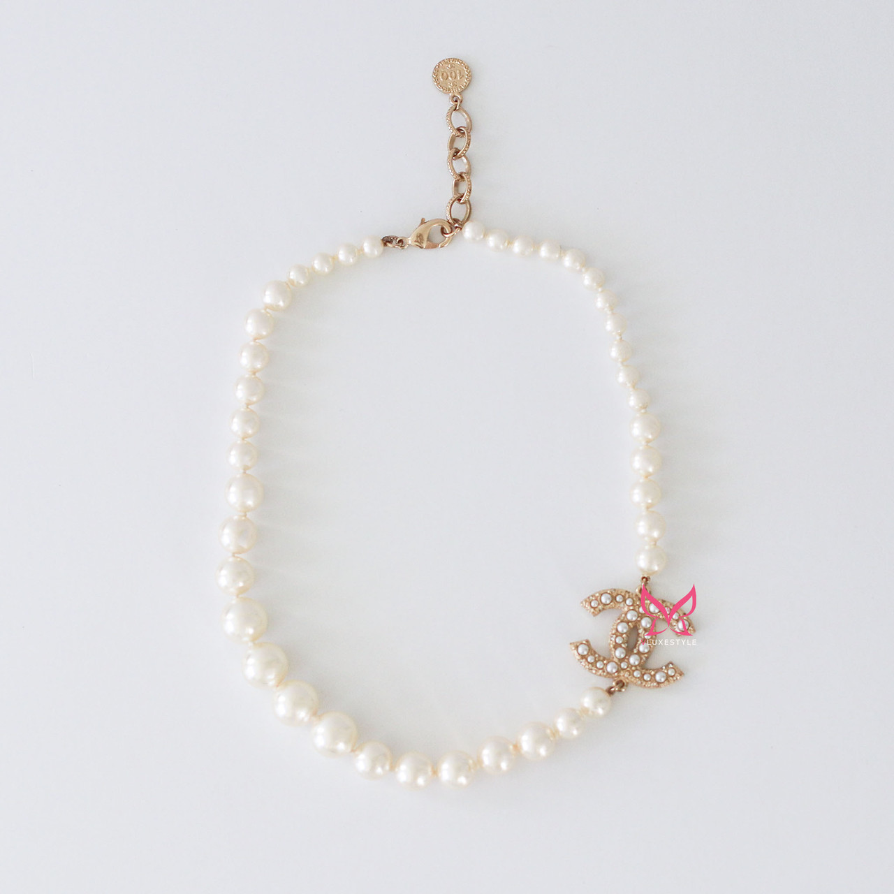 NEW, AUTHENTIC CHANEL CH4236 H43, Pearls, No Case Chanel Small Necklace with Pearls and Interlocking C Logo  main image 3